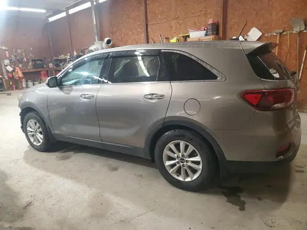 5XYPGDA58KG487702 2019 KIA SORENTO - Image 2