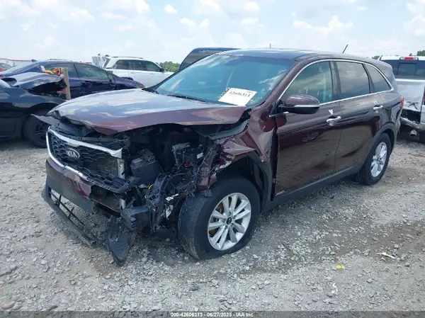 5XYPGDA58KG489966 2019 KIA SORENTO - Image 2