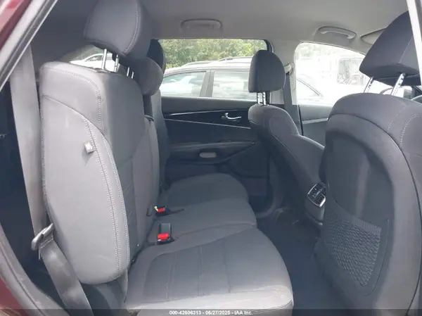 5XYPGDA58KG489966 2019 KIA SORENTO - Image 8