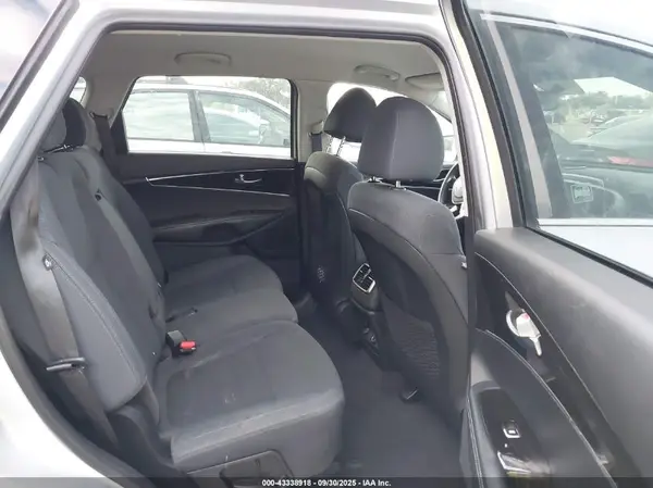 5XYPGDA58KG511349 2019 KIA SORENTO - Image 8