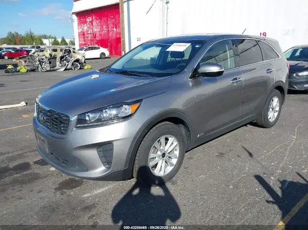 5XYPGDA58KG515417 2019 KIA SORENTO - Image 2
