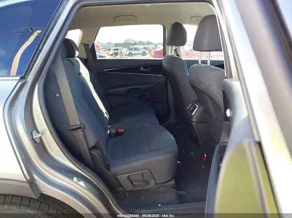 5XYPGDA58KG515417 2019 KIA SORENTO - Image 8