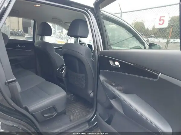 5XYPGDA58KG560292 2019 KIA SORENTO - Image 8
