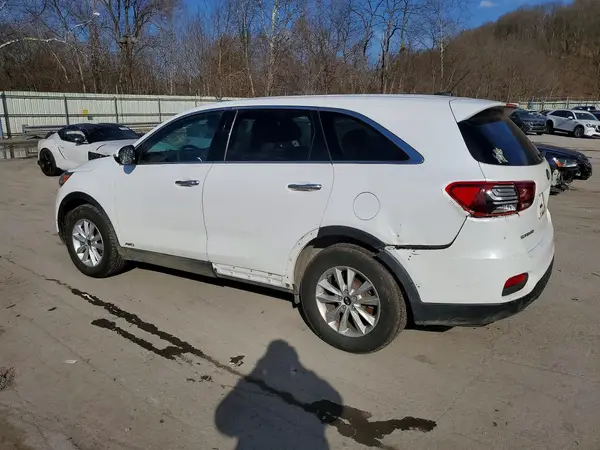 5XYPGDA58KG561877 2019 KIA SORENTO - Image 2