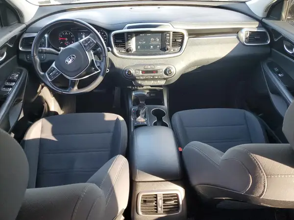 5XYPGDA58KG584575 2019 KIA SORENTO - Image 8