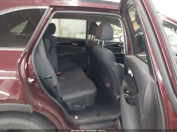5XYPGDA58KG593227 2019 KIA SORENTO - Image 8