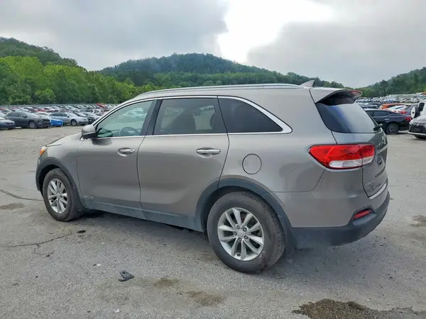 5XYPGDA59GG072511 2016 KIA SORENTO - Image 2