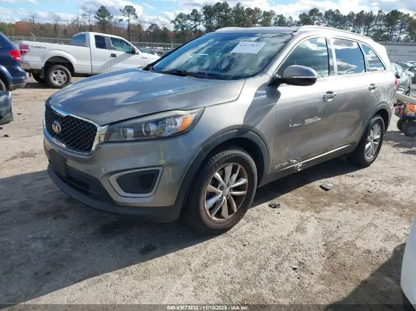5XYPGDA59GG112053 2016 KIA SORENTO - Image 2