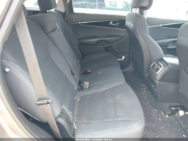 5XYPGDA59GG112053 2016 KIA SORENTO - Image 8