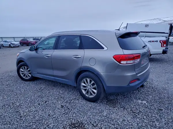 5XYPGDA59GG131105 2016 KIA SORENTO - Image 2