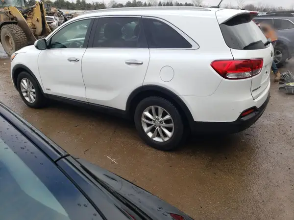5XYPGDA59HG187904 2017 KIA SORENTO - Image 2