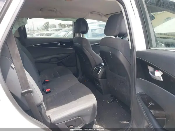 5XYPGDA59HG195405 2017 KIA SORENTO - Image 8