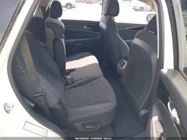 5XYPGDA59HG196604 2017 KIA SORENTO - Image 8