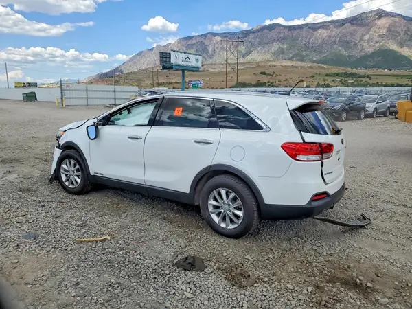 5XYPGDA59HG197347 2017 KIA SORENTO - Image 2