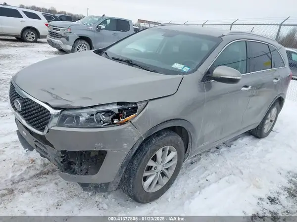 5XYPGDA59HG198675 2017 KIA SORENTO - Image 2