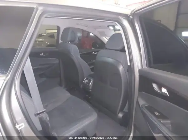 5XYPGDA59HG209688 2017 KIA SORENTO - Image 8
