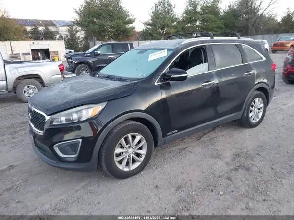 5XYPGDA59HG209805 2017 KIA SORENTO - Image 2