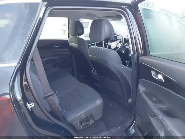 5XYPGDA59HG209805 2017 KIA SORENTO - Image 8