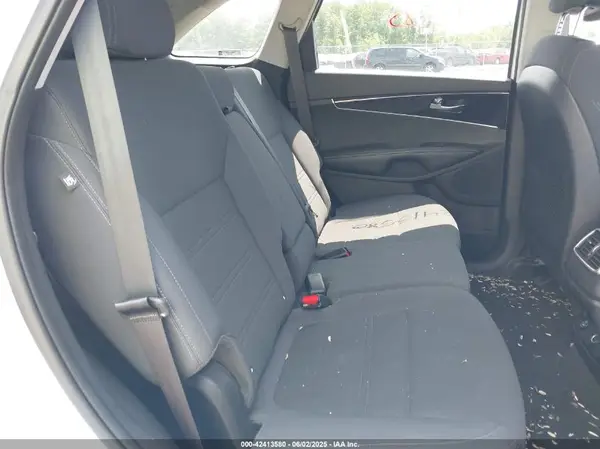 5XYPGDA59HG215653 2017 KIA SORENTO - Image 8