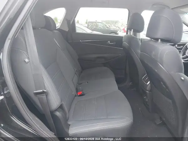 5XYPGDA59HG236177 2017 KIA SORENTO - Image 8