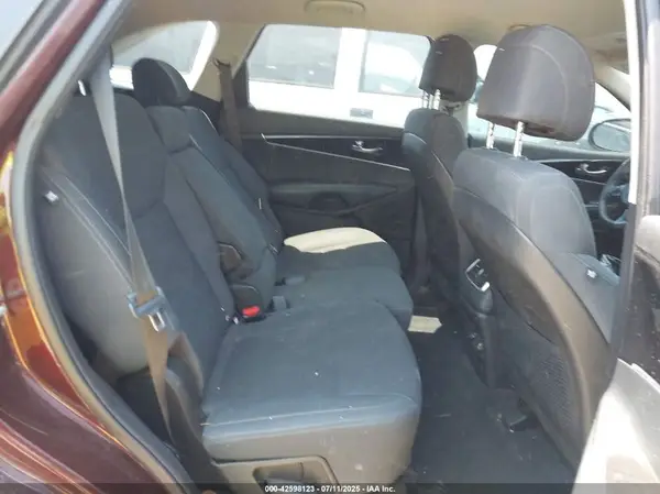 5XYPGDA59HG240973 2017 KIA SORENTO - Image 8