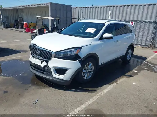 5XYPGDA59HG307040 2017 KIA SORENTO - Image 2