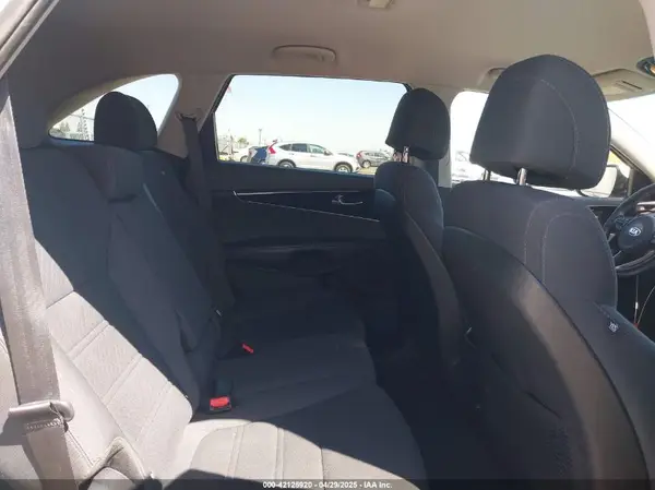 5XYPGDA59HG307040 2017 KIA SORENTO - Image 8