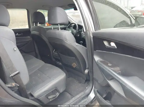 5XYPGDA59HG309824 2017 KIA SORENTO - Image 8