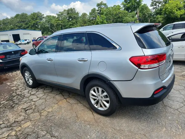 5XYPGDA59HG320340 2017 KIA SORENTO - Image 2