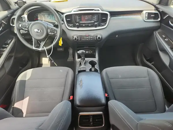 5XYPGDA59HG320340 2017 KIA SORENTO - Image 8
