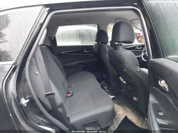 5XYPGDA59HG320807 2017 KIA SORENTO - Image 8