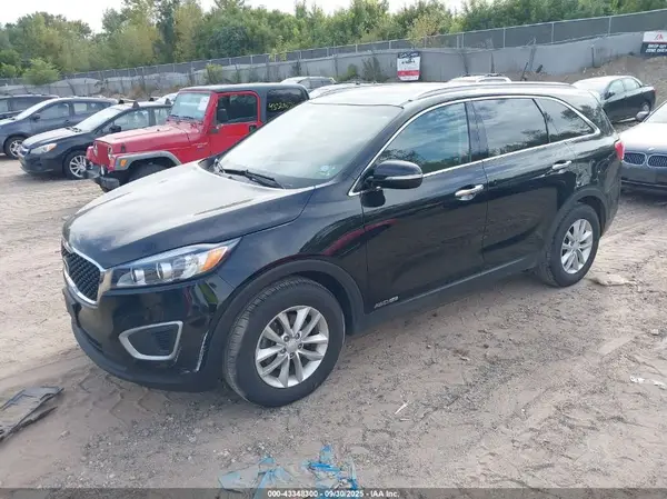 5XYPGDA59HG324629 2017 KIA SORENTO - Image 2