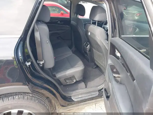 5XYPGDA59HG324629 2017 KIA SORENTO - Image 8