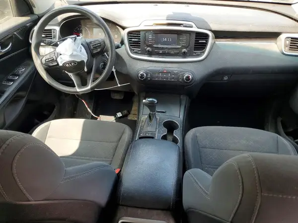 5XYPGDA59HG326834 2017 KIA SORENTO - Image 8