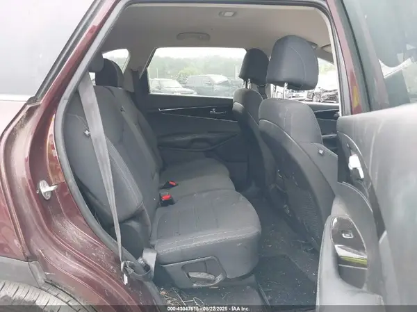 5XYPGDA59HG329197 2017 KIA SORENTO - Image 8