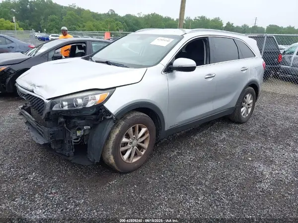 5XYPGDA59HG334898 2017 KIA SORENTO - Image 2