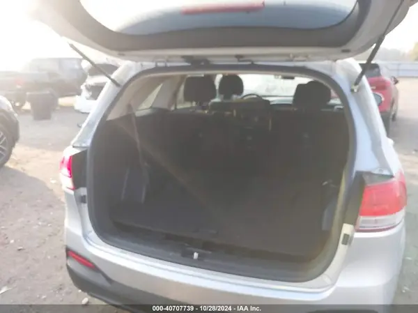 5XYPGDA59JG338956 2018 KIA SORENTO - Image 8
