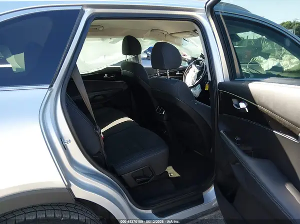 5XYPGDA59JG381936 2018 KIA SORENTO - Image 8
