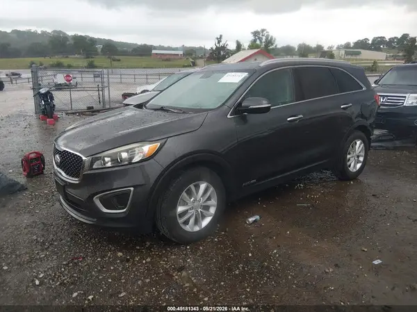 5XYPGDA59JG419746 2018 KIA SORENTO - Image 2