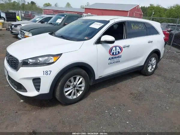 5XYPGDA59KG440713 2019 KIA SORENTO - Image 2