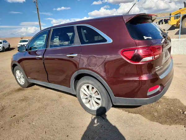 5XYPGDA59KG486719 2019 KIA SORENTO - Image 2