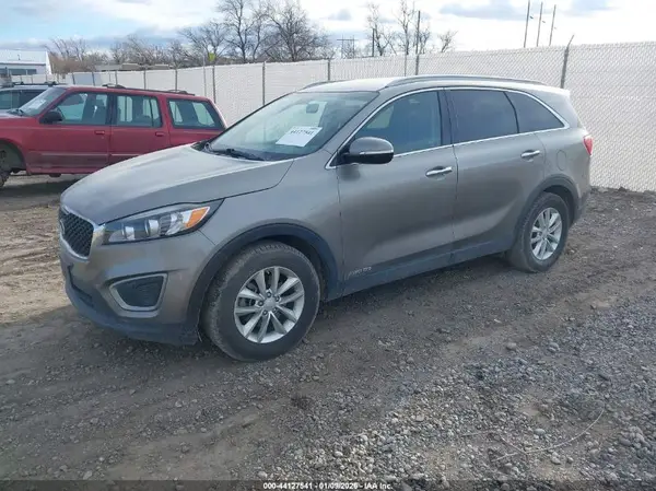 5XYPGDA5XGG028078 2016 KIA SORENTO - Image 2