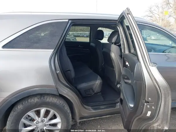 5XYPGDA5XGG028078 2016 KIA SORENTO - Image 8