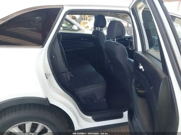 5XYPGDA5XHG193632 2017 KIA SORENTO - Image 8