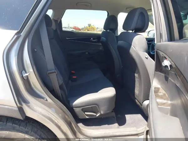 5XYPGDA5XHG207951 2017 KIA SORENTO - Image 8
