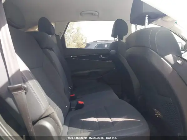 5XYPGDA5XJG404284 2018 KIA SORENTO - Image 8