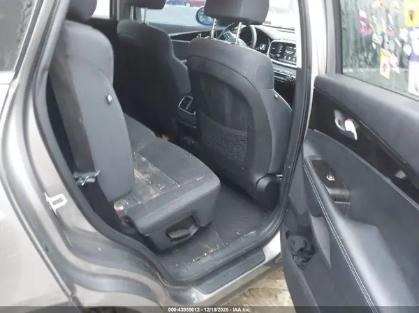5XYPGDA5XKG440235 2019 KIA SORENTO - Image 8