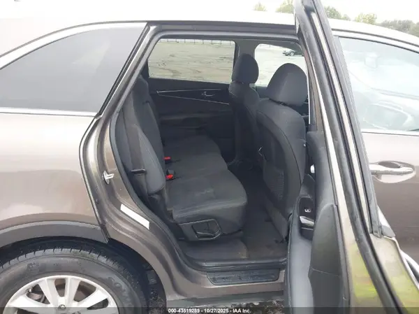 5XYPGDA5XKG447203 2019 KIA SORENTO - Image 8