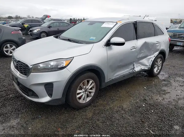 5XYPGDA5XKG464356 2019 KIA SORENTO - Image 2