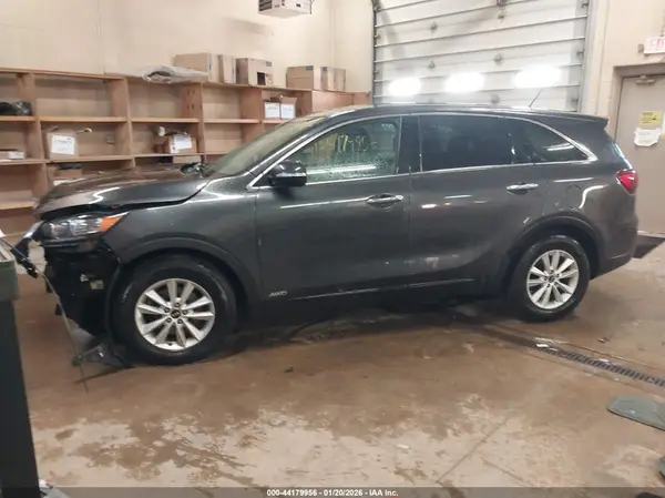 5XYPGDA5XKG482940 2019 KIA SORENTO - Image 2